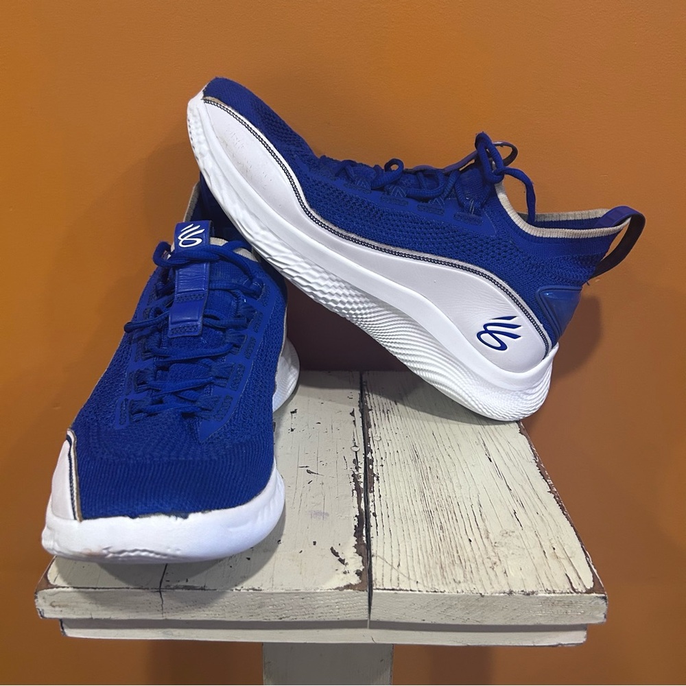 Under Armor Curry Flows sneakers‎ blue white basketball shoes.